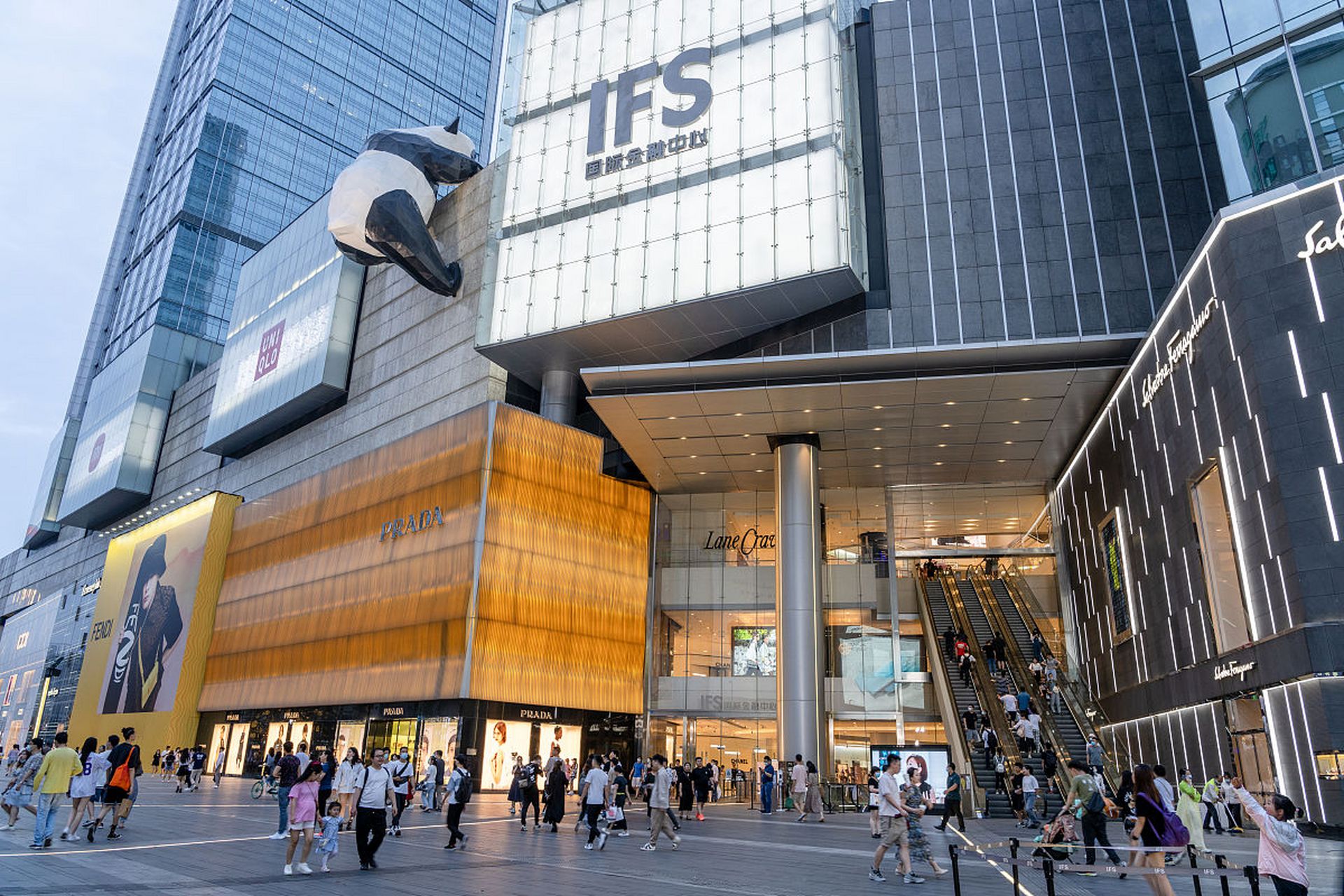 暑期引入ip展,到置地广场,太古广场每年携手艺术家,重金呈现圣诞开始