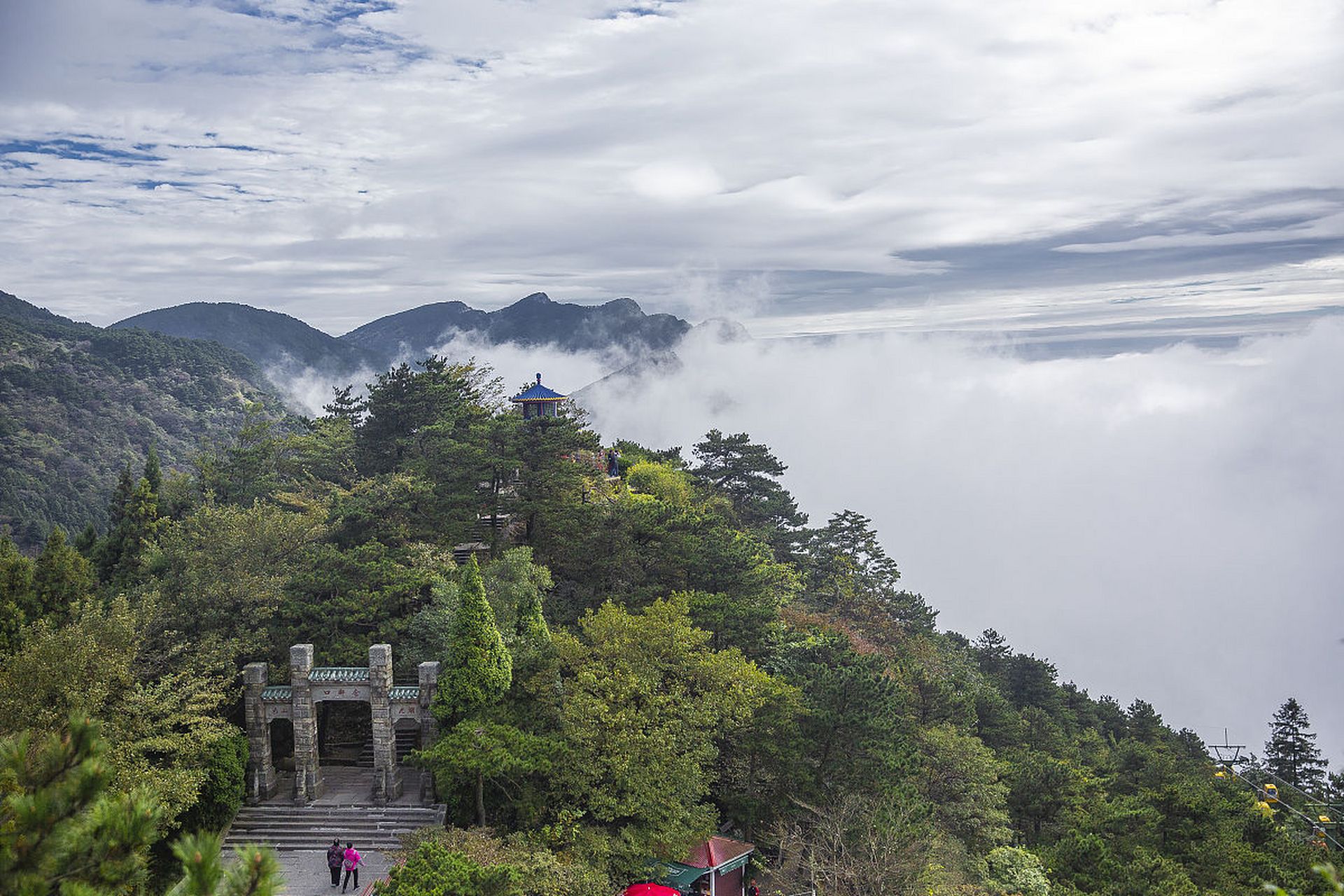 江西庐山是一个融合自然景观,人文历史和美食的旅游胜地.