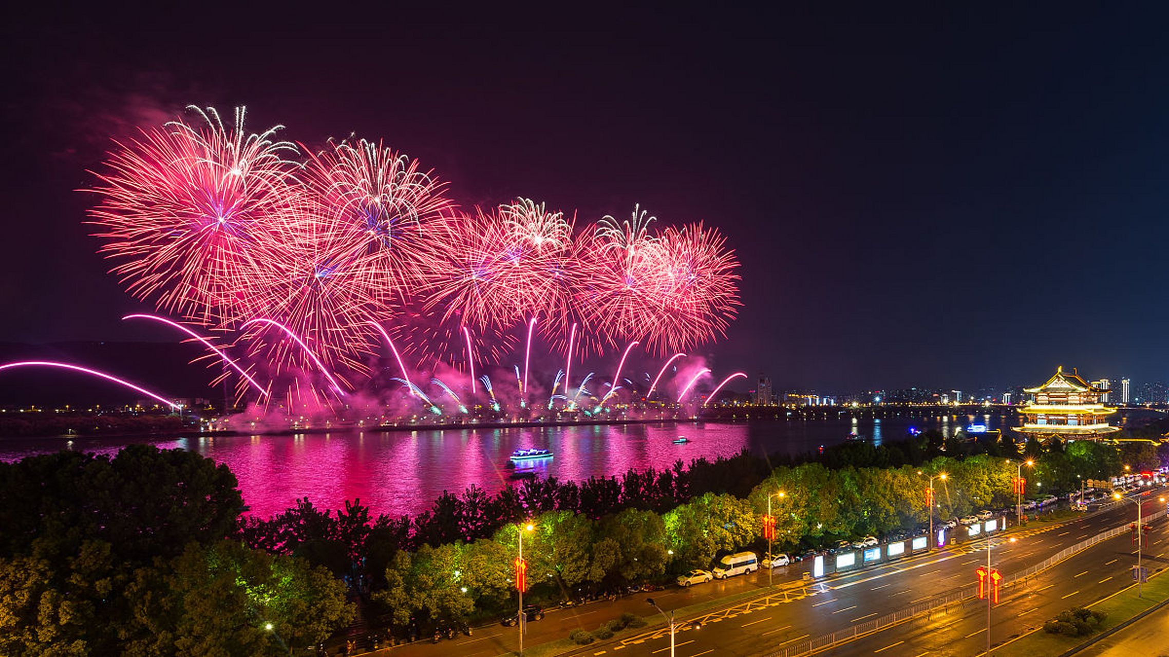 长沙市,简称"长",别称"星城","楚汉名城",是湖南省省会,也是全国的