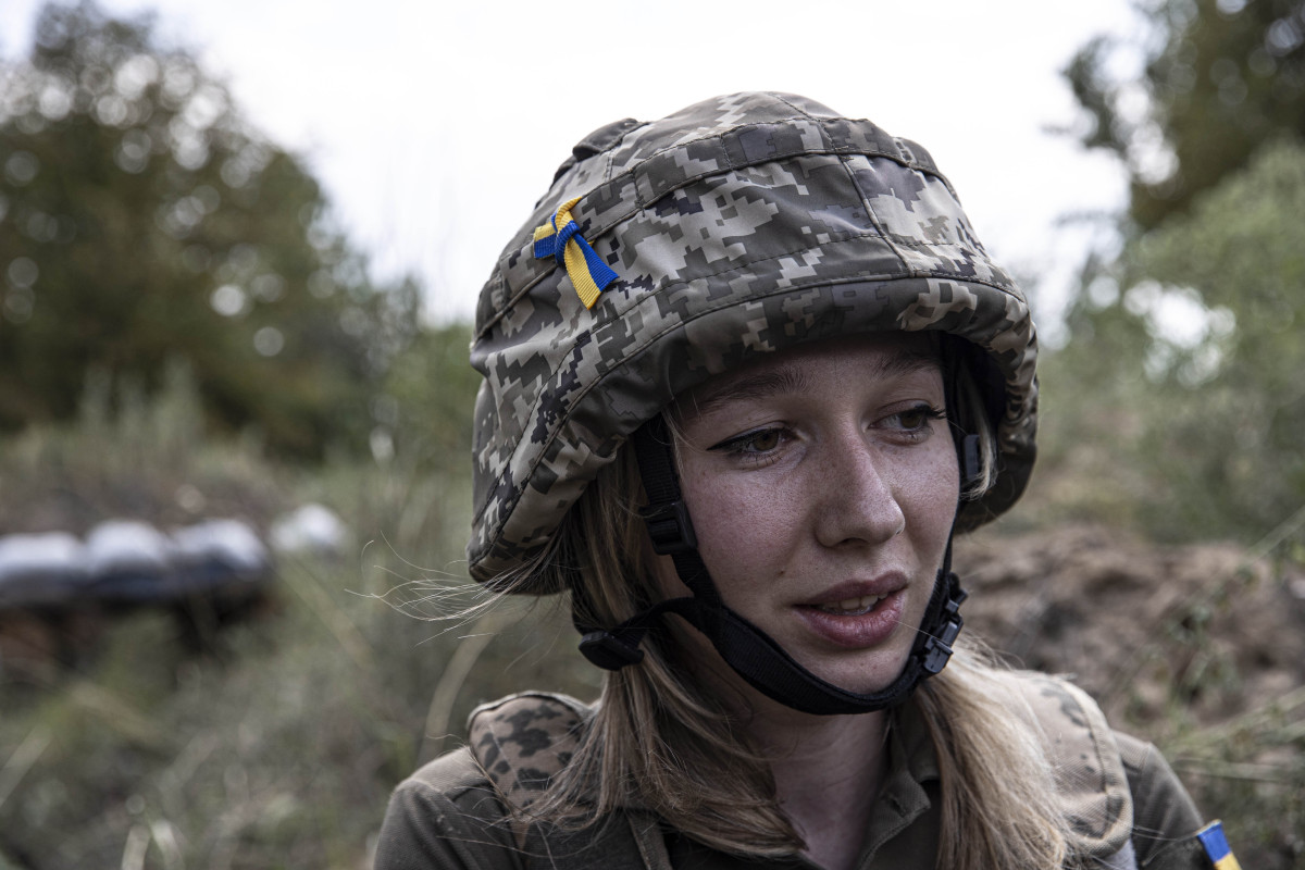 "生死未卜!乌克兰女兵冒险前线,释放勇敢与美丽的交织!