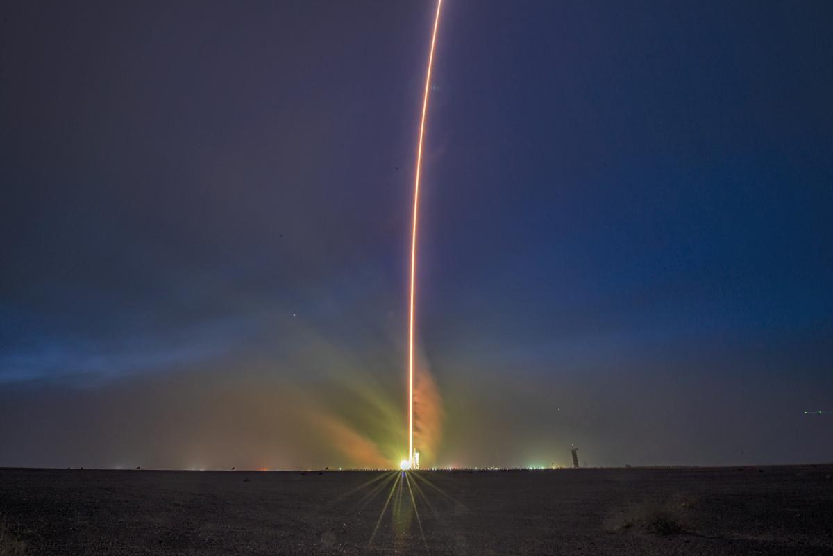 神舟十八号# 至今仍记得神七发射成功!某媒体天版大标题:《神七!