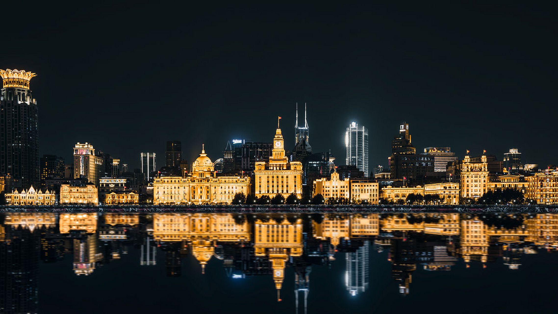 上海可以说是国际化的大都市,也是中国最开放的城市之一,非常的现代化