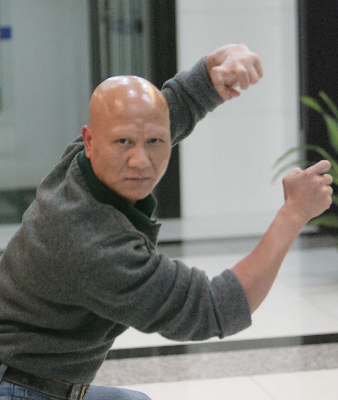 91年,计春华去景区游玩,因为长相"太凶"被当做坏人,被两个便衣叔叔