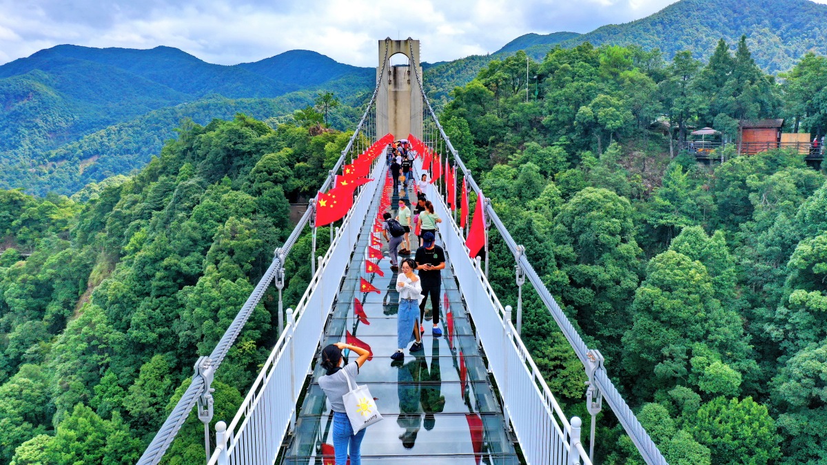 宁波象山上周玻璃桥:刺激与美景的完美结合