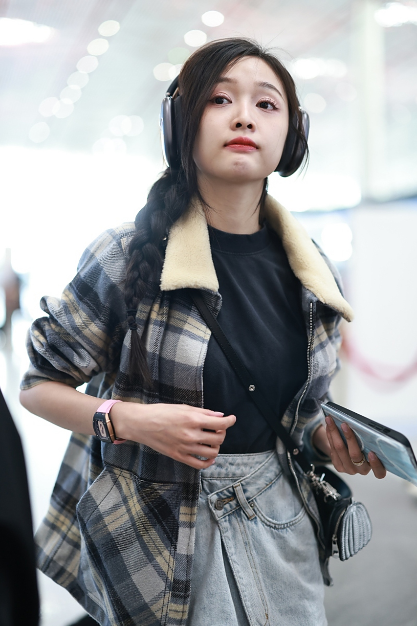 吴宣仪目前谈的比较有谱的新戏就是《竹业篇》的女二,基本是稳的