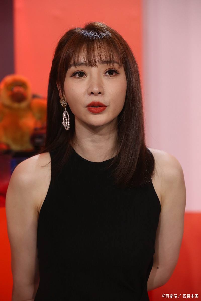 柳岩一辈子值了 1.前男友张一一作家编剧 2.好友何洁 歌手 3.