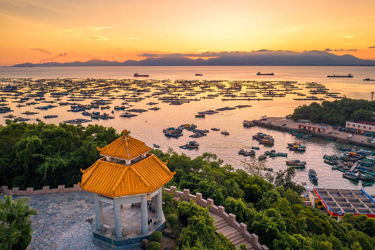 海陵岛:海陵岛是阳江的著名景点,以其美丽的海滩和丰富的水上活动而