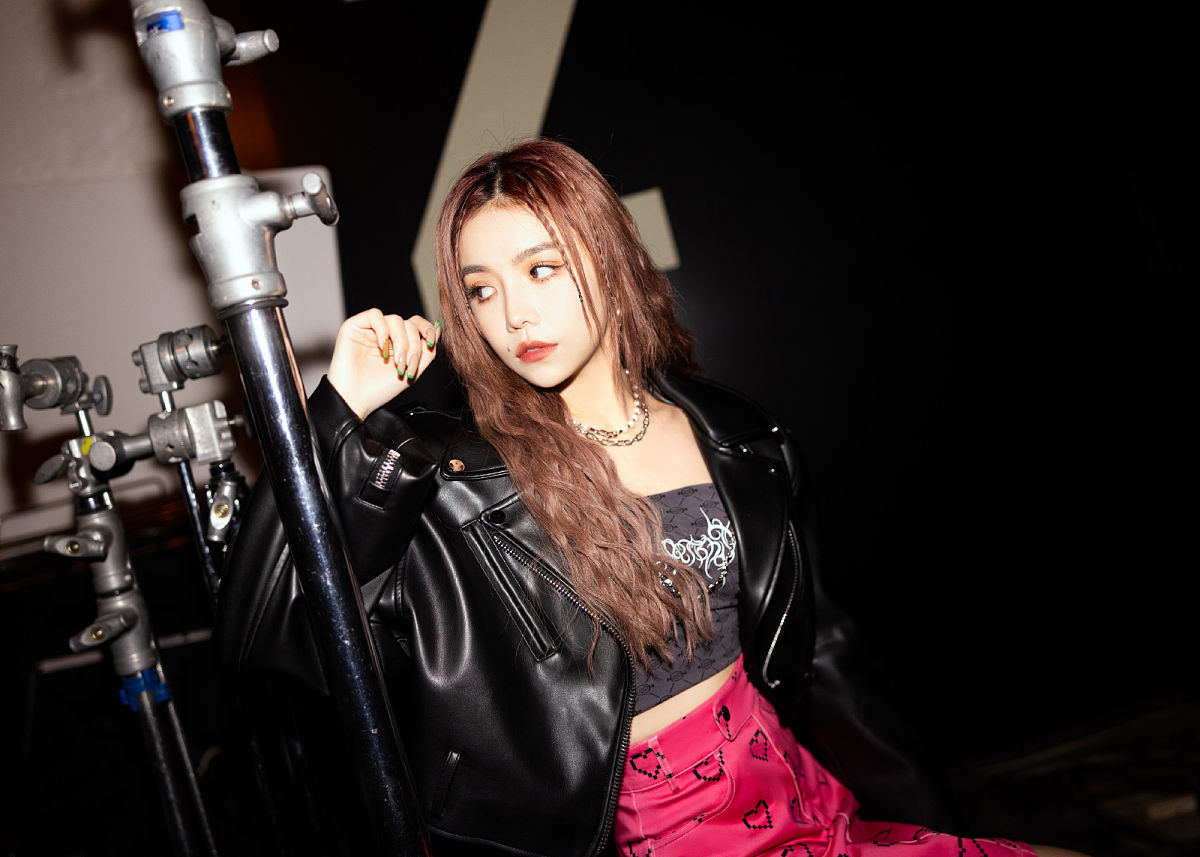 the9"皇族"安崎恋情曝光,男友个子不高,素质极低