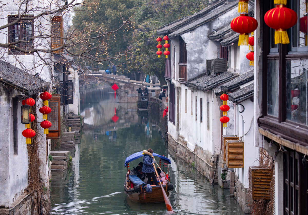 根据搜索结果,以下是昆山最具代表性的五个古镇老街,每个都有其独特的