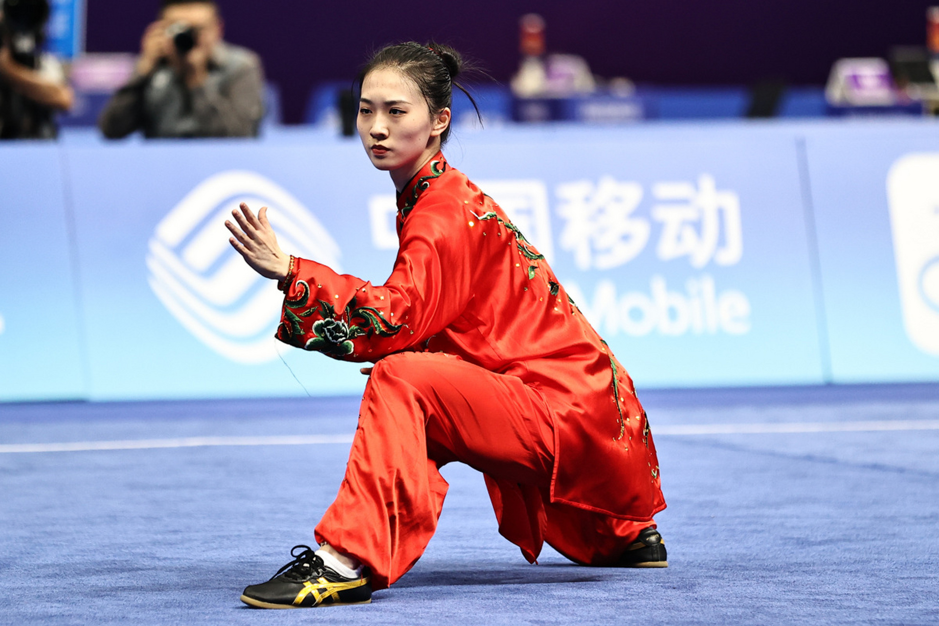 09月24日讯 杭州亚运会女子太极拳太极剑全能比赛,中国选手童心出战.