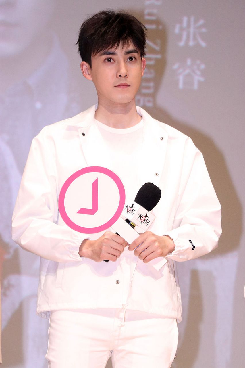 张睿是一位实力派演员,不仅有帅气的外貌,还有出色的演技.