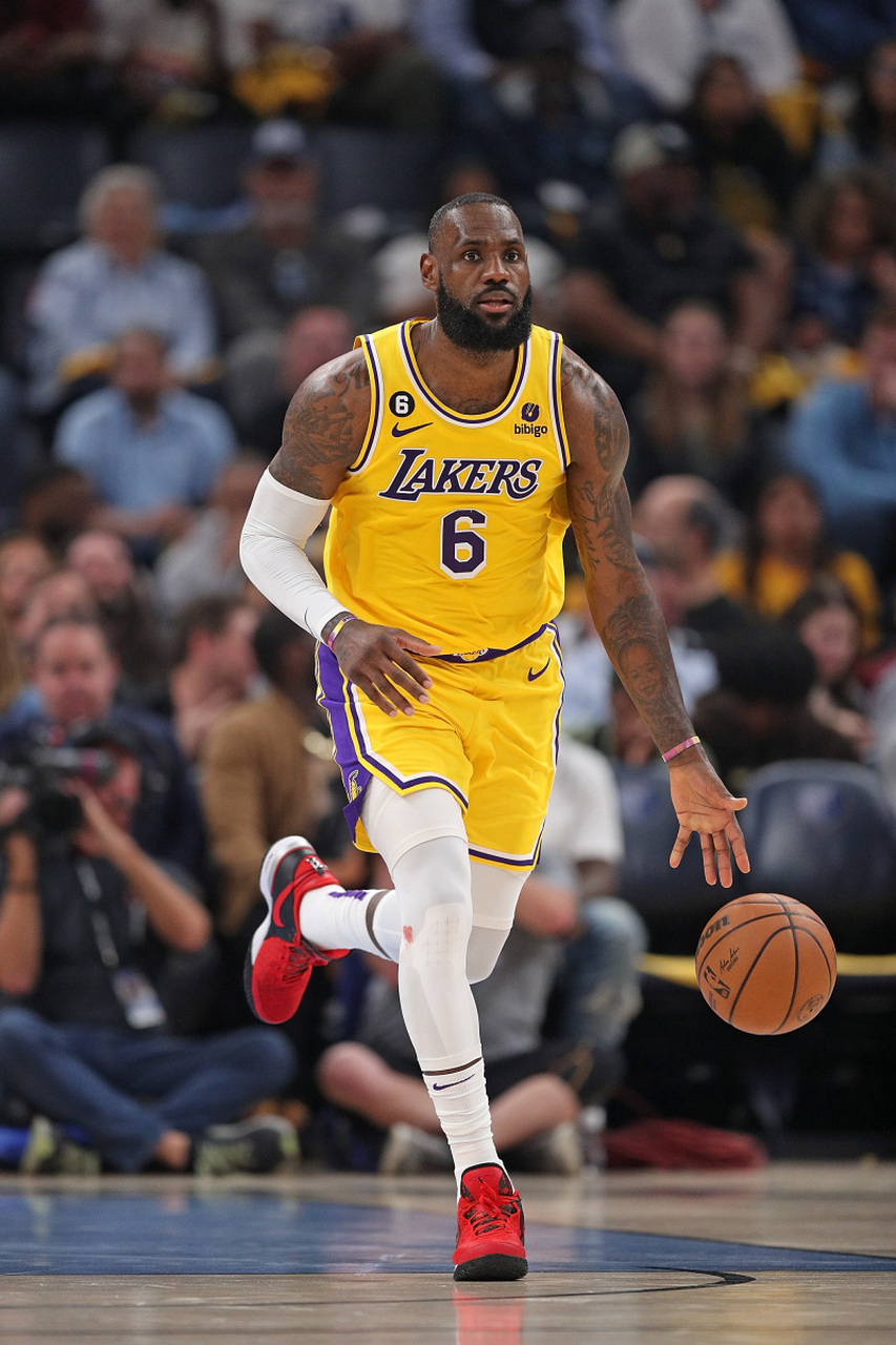 小白体育丨向勒布朗61詹姆斯致敬  今天nba西部决赛g4,比赛的最后一