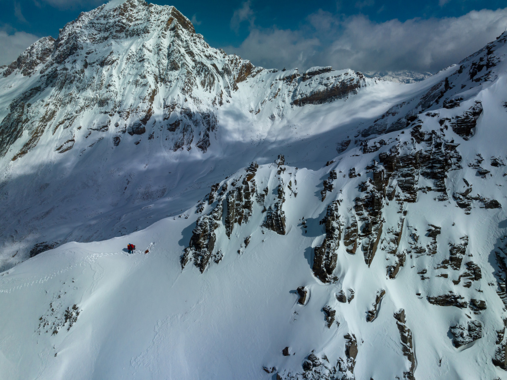攀登中国岷山山脉主峰雪宝顶,不需要对路线位置做一板一眼的规划,没有