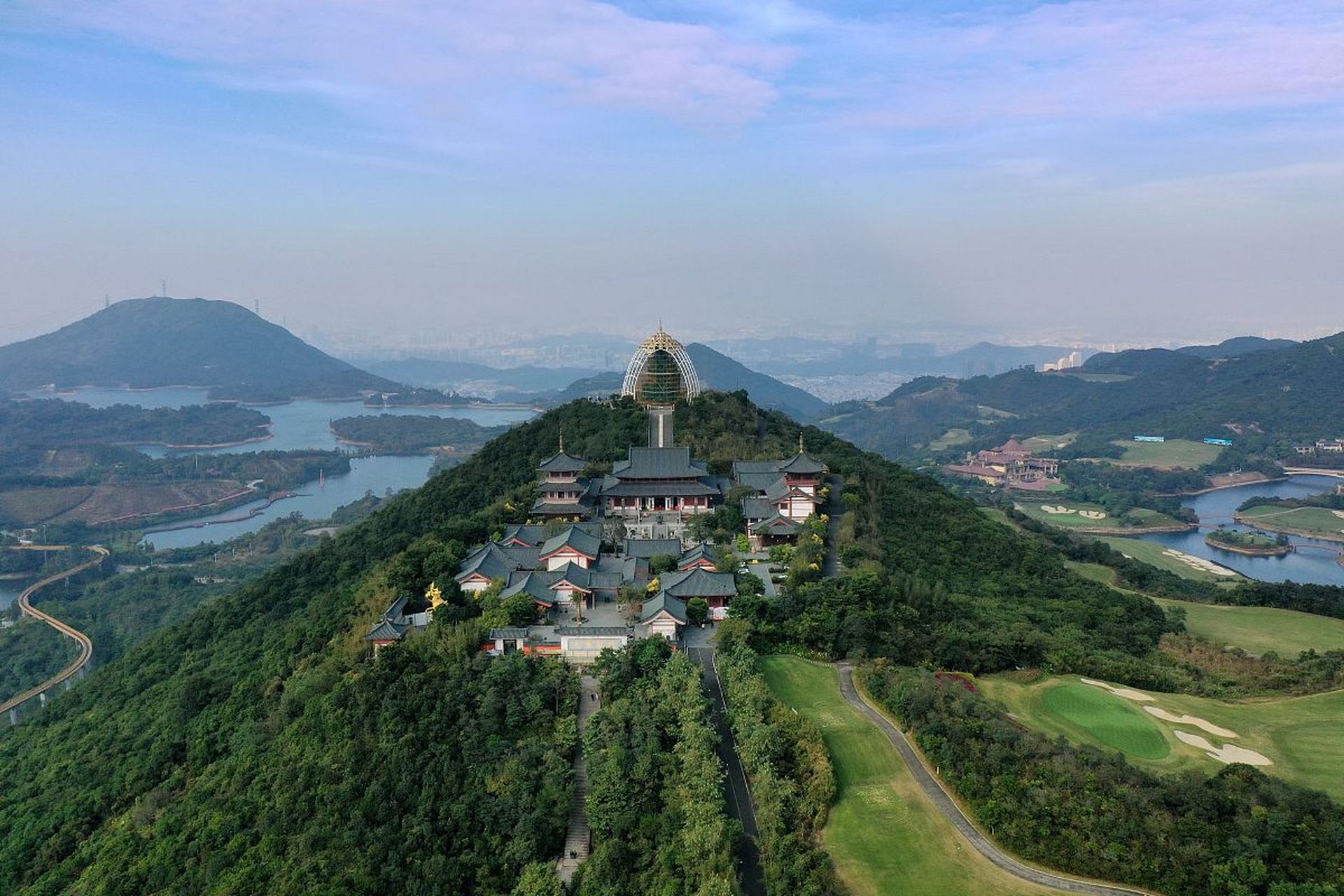 茅山风景名胜区位于江苏省镇江市句容市境内,古称金陵地肺名山,华阳境