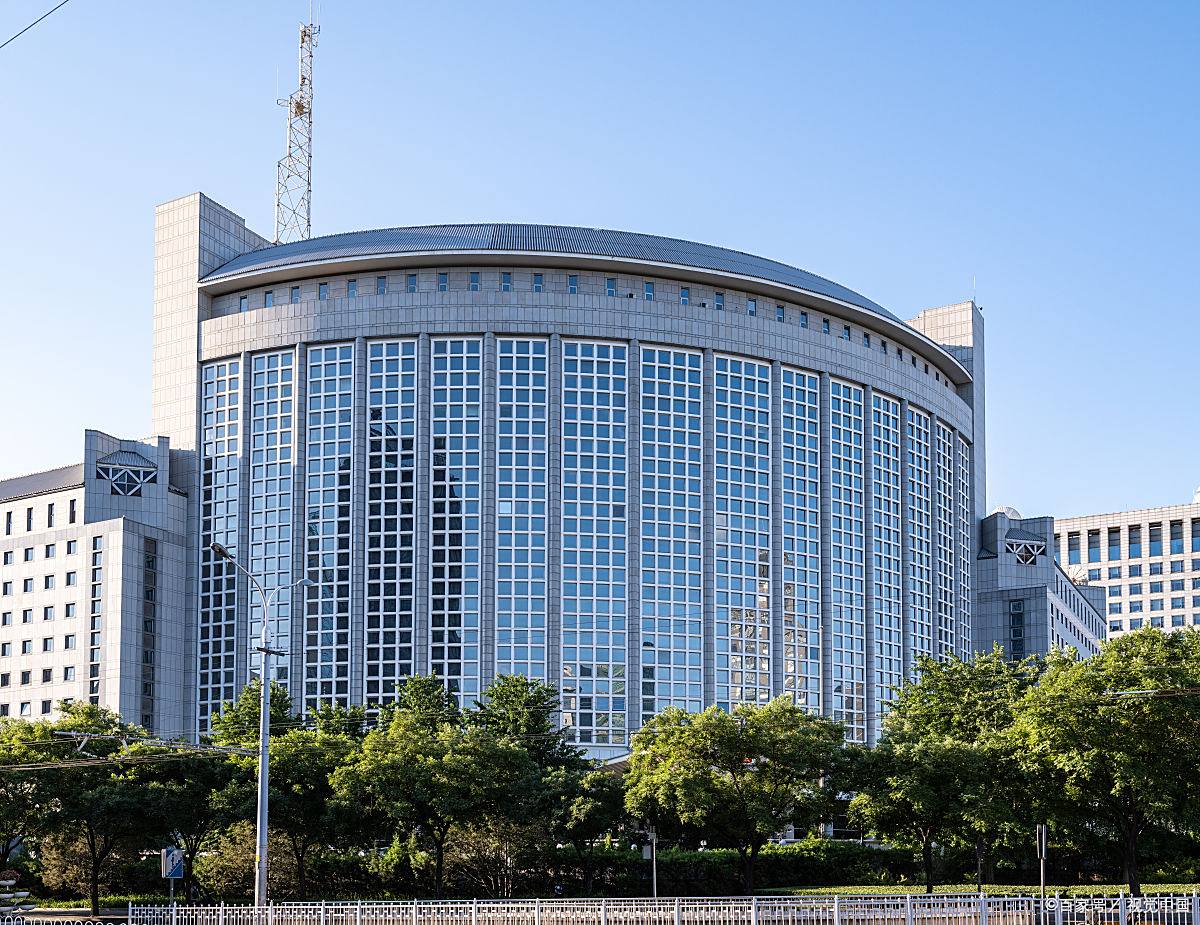 新任外交部发言人汪文斌,霸气回怼美英