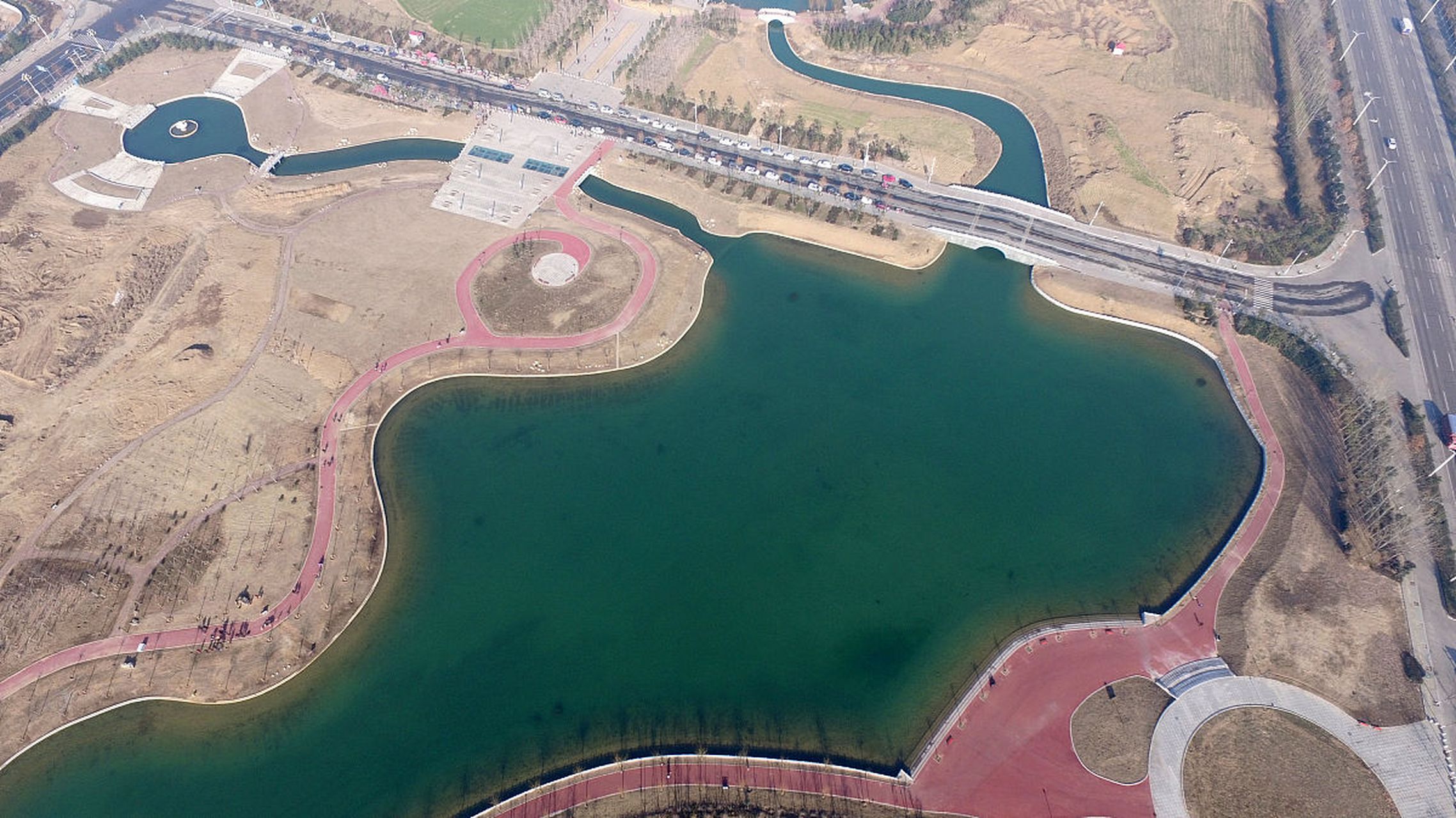 凤鸣海景区,这个名字听起来就像是藏着一大片秘密的宝藏之地.