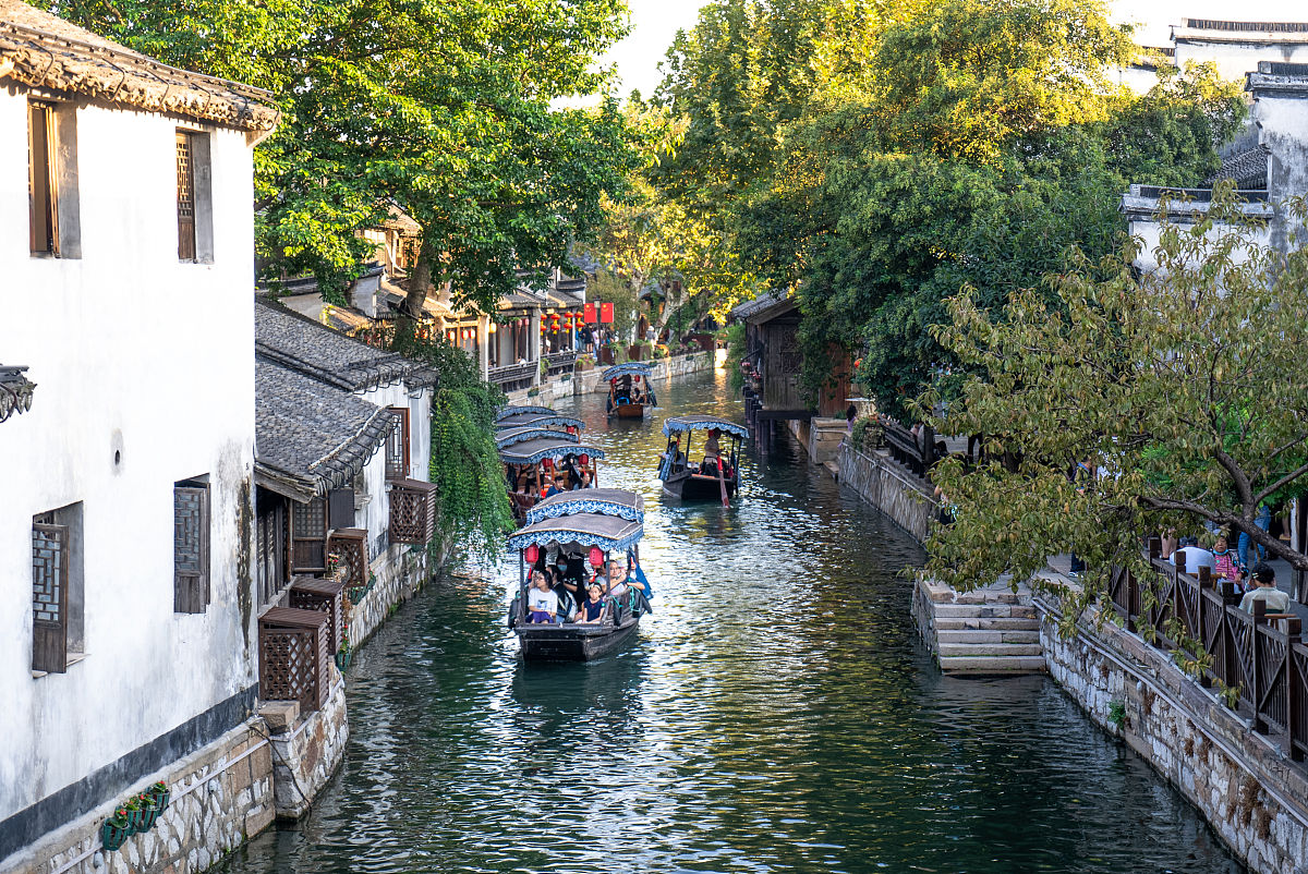 南浔古镇:探寻湖州市的古韵与美食之旅