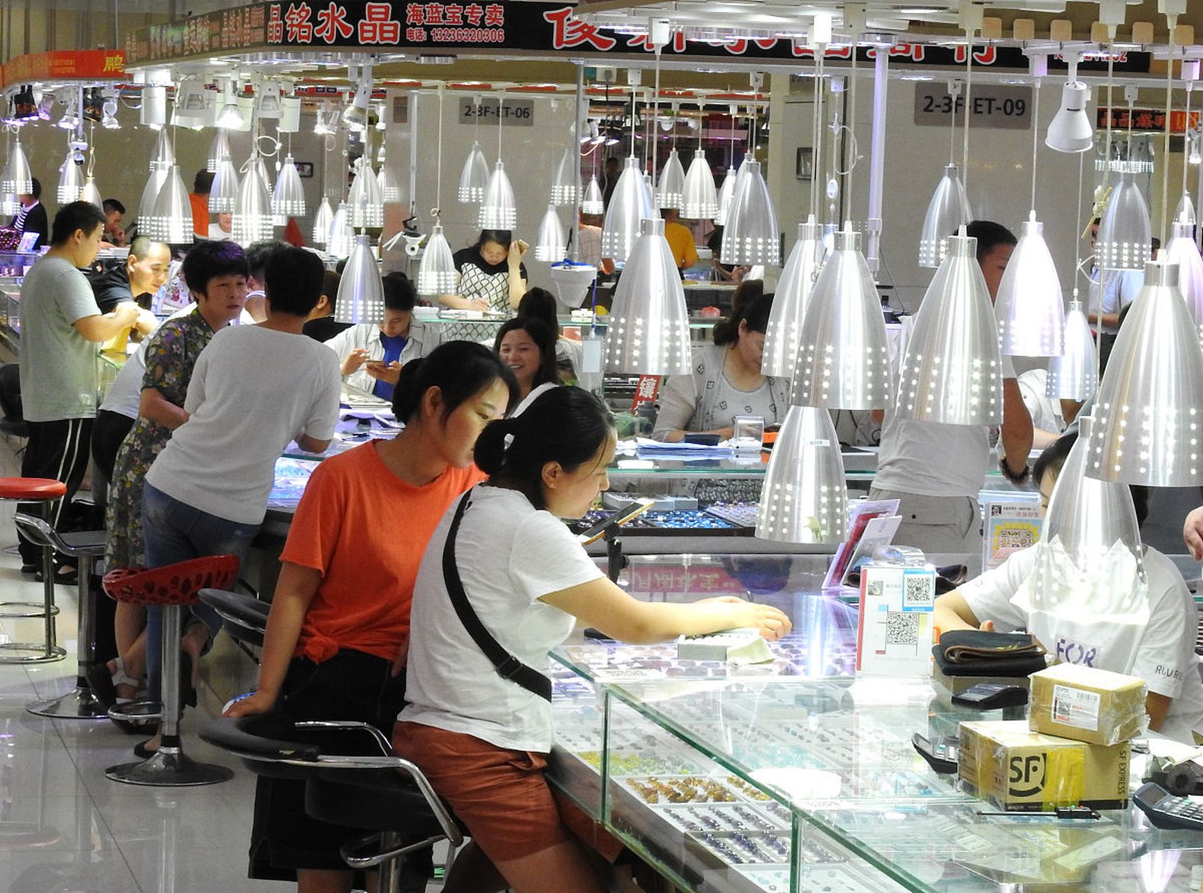 穿越时空的旅行# 连云港东海水晶城,被誉为"水晶之都",是中国江耸省