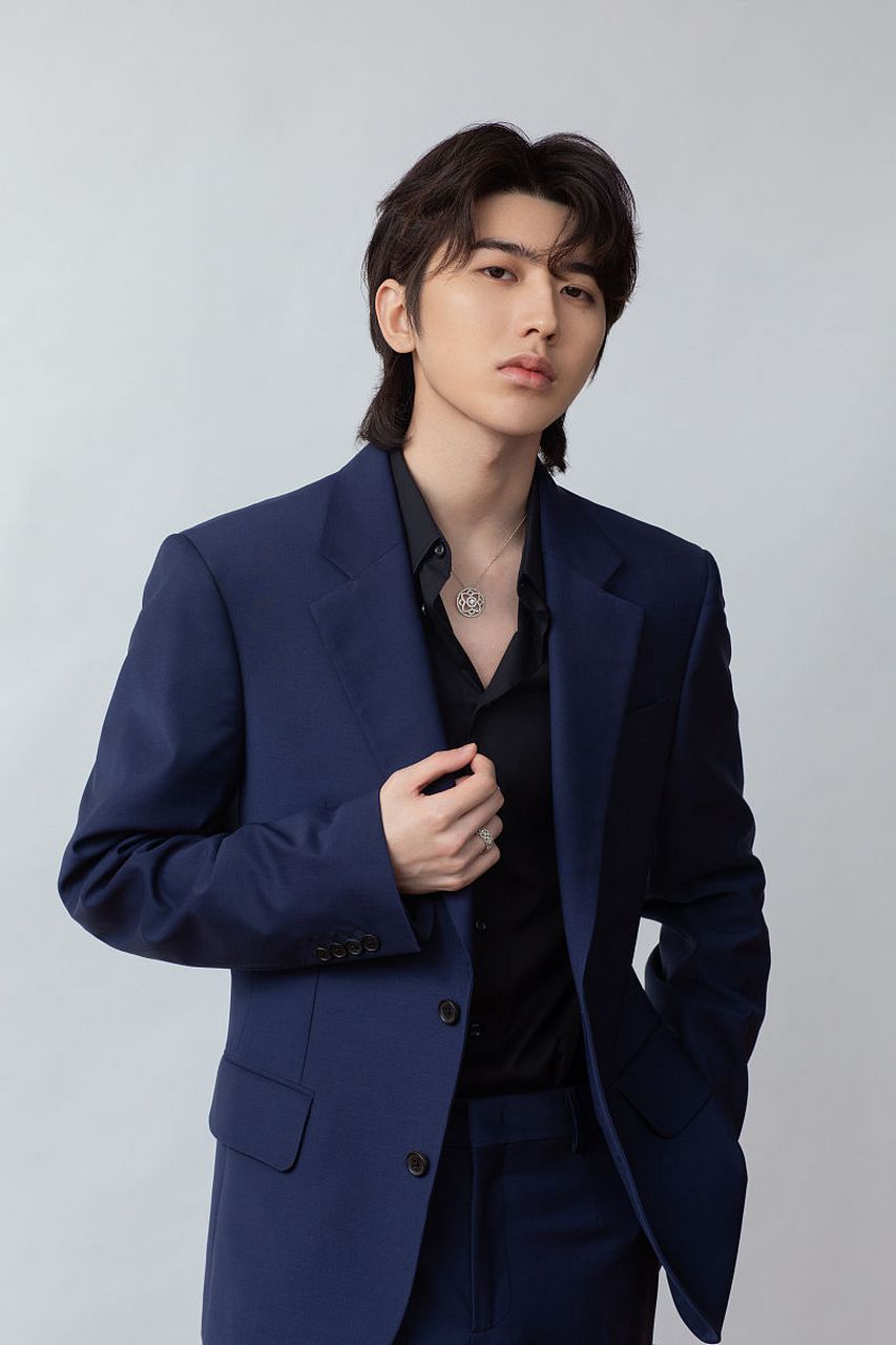 1998年出生的蔡徐坤,2012年参加湖南卫视综艺节目《向上吧!