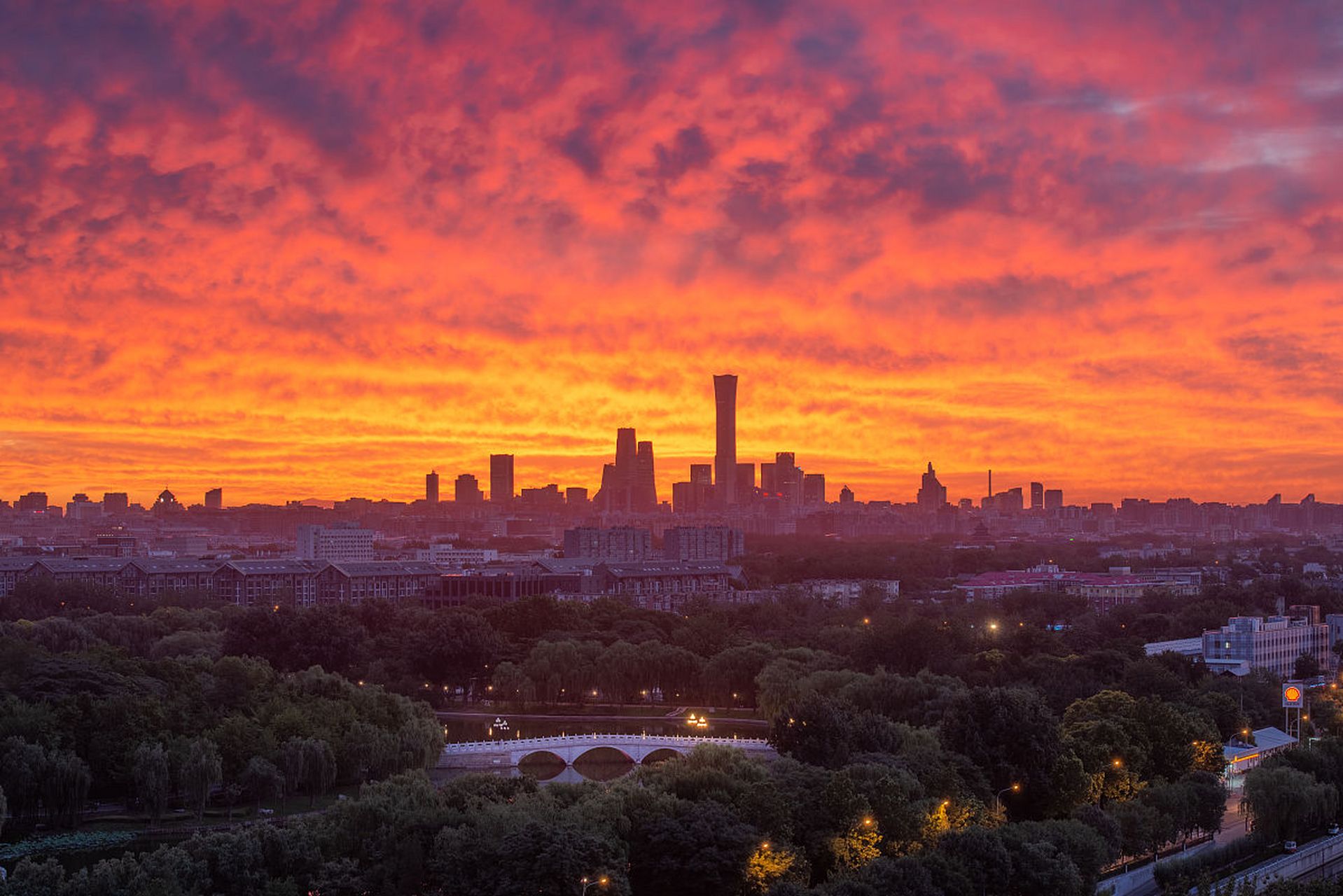 人只有知道自己无知后,才能从骨子里谦和起来,不再恃才傲物,不再咄咄