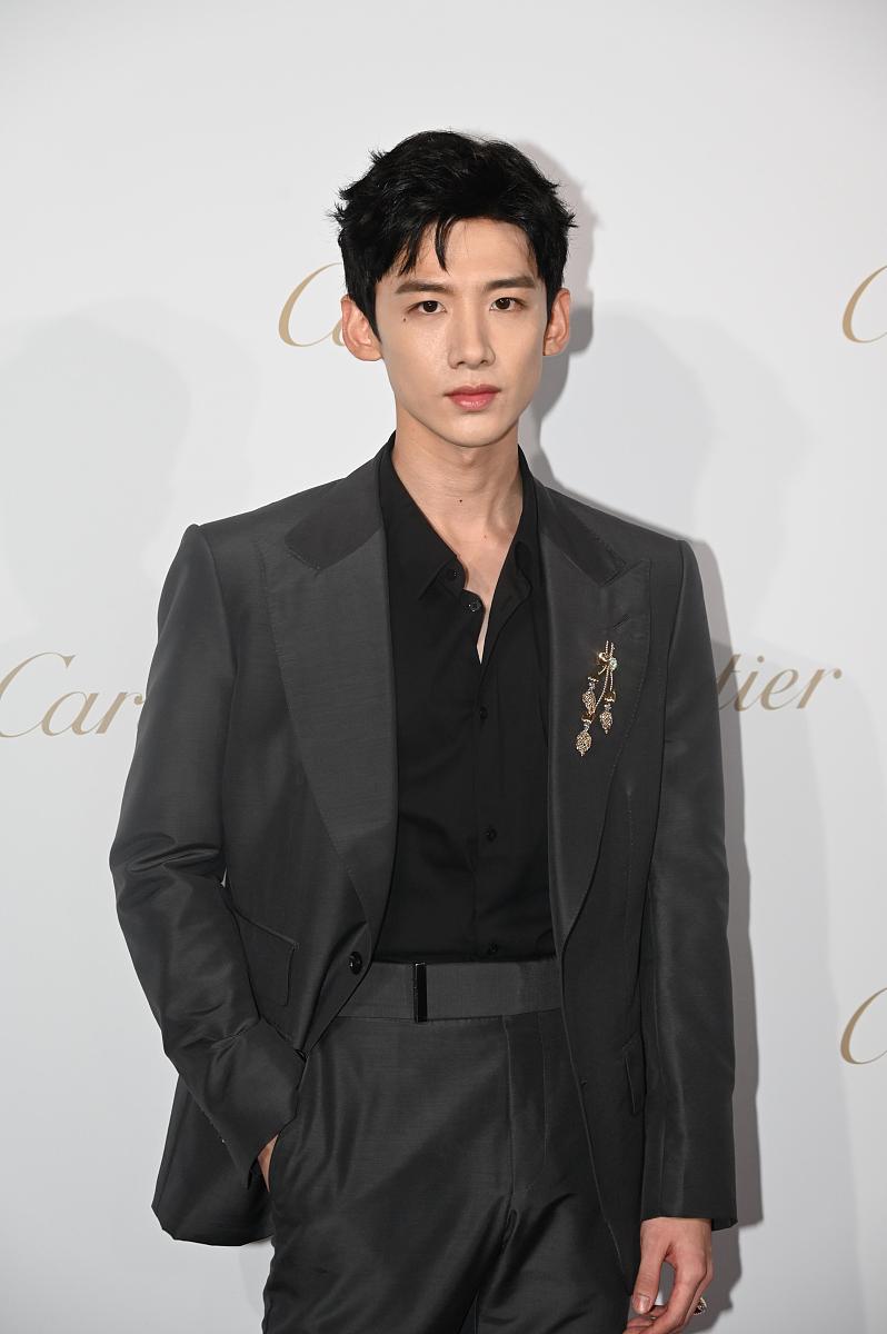 跟宋轶恋爱后不能跟其他女星互动了?白敬亭关注白鹿惹网友吐槽