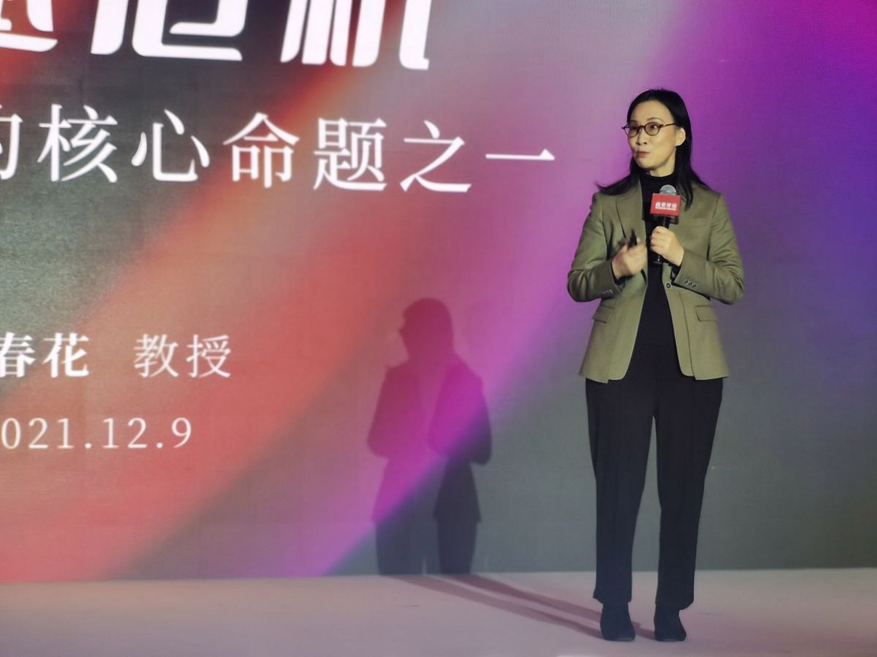 2016年,华为任正非亲自开车接女教授陈春花,陈春花一上车,看到竟然是