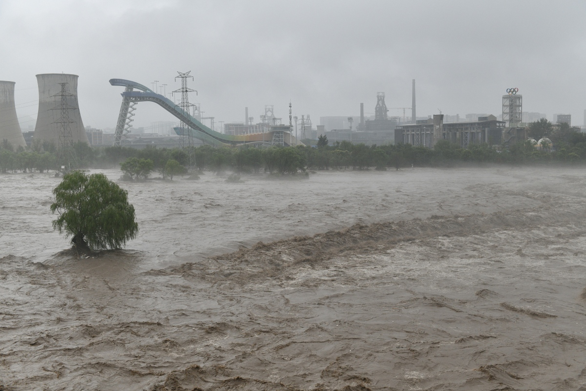 受台风"杜苏芮"影响,北京市于7月29日至8月2日遭遇了特大暴雨灾害