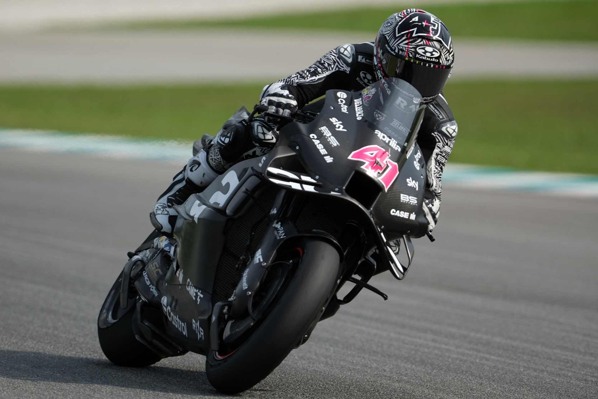 配备澎湃的直列四缸引擎,劲力全开.