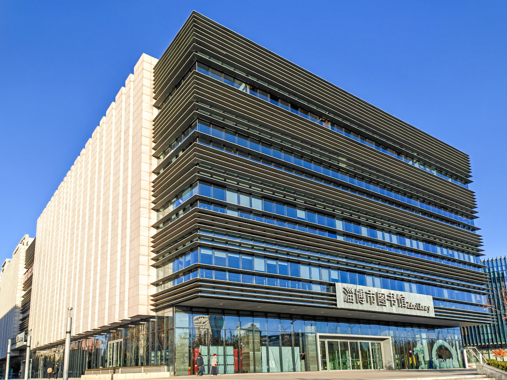 今天我要带你们了解一个上海的科技明星——上海超级计算中心(ssc).