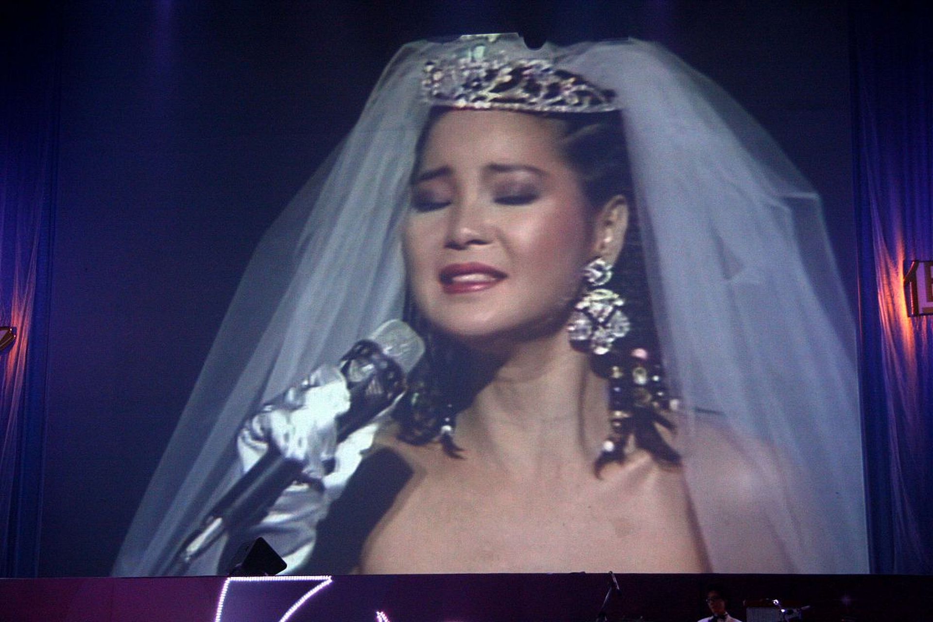 48集连续剧《但愿人长久》开播,由台湾女演员陈妍希扮演已故女歌手