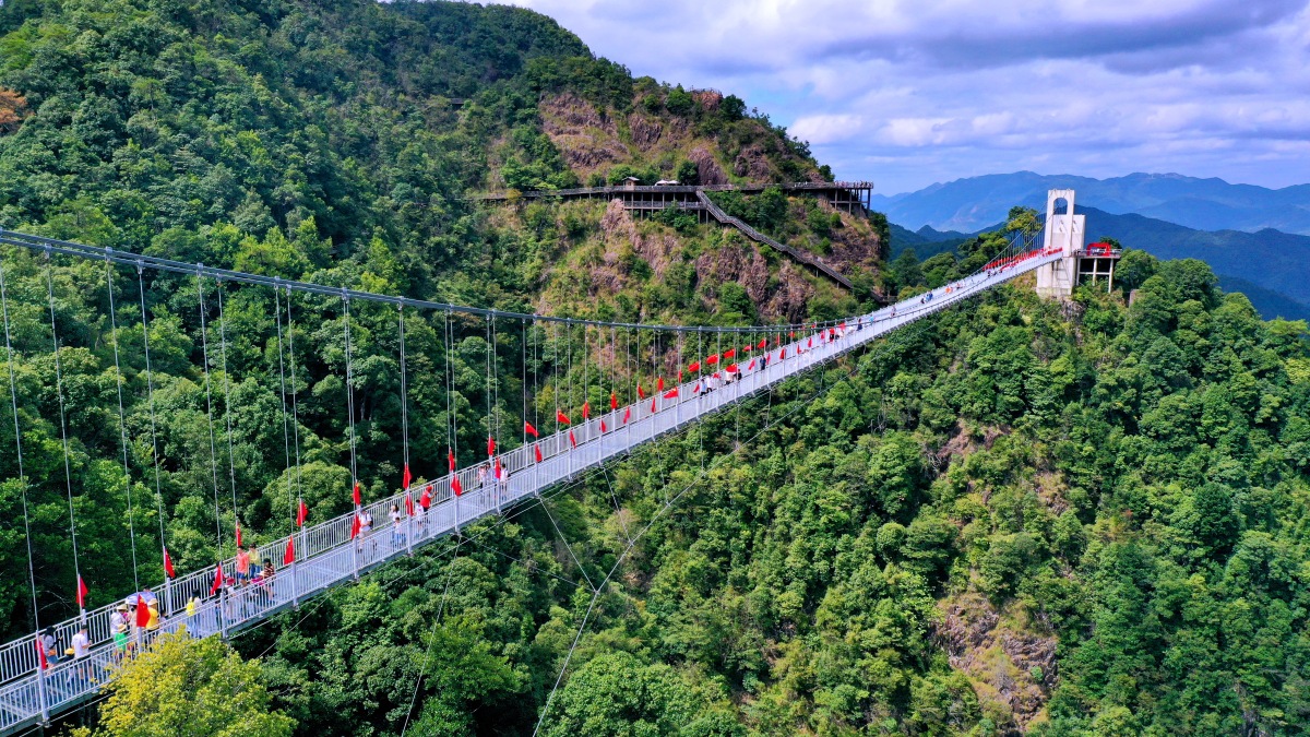 宁波象山上周玻璃桥:刺激与美景的完美结合
