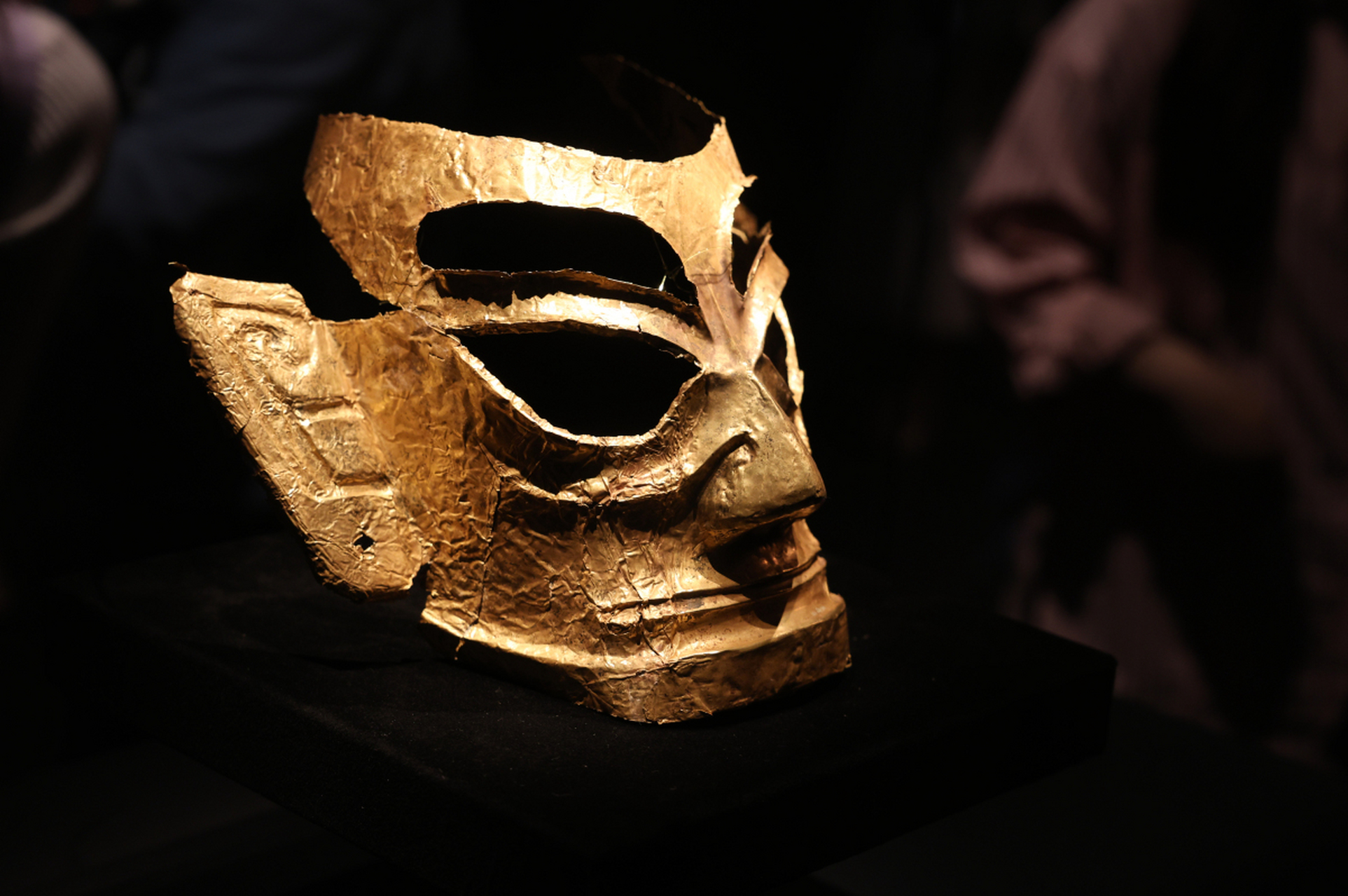 面具作为古老艺术形式,承载深厚情感.