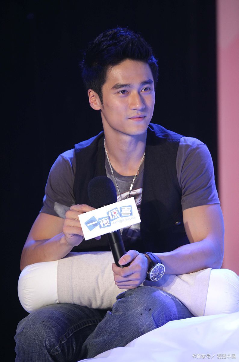 日入208万 蒋劲夫6年前6915万饰演男一号 去掉万字一天赚200块钱都很