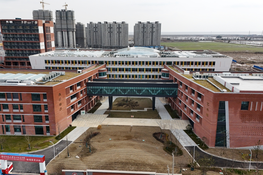 校园安全建设至关重要,需从环境改善,学生教育,家长