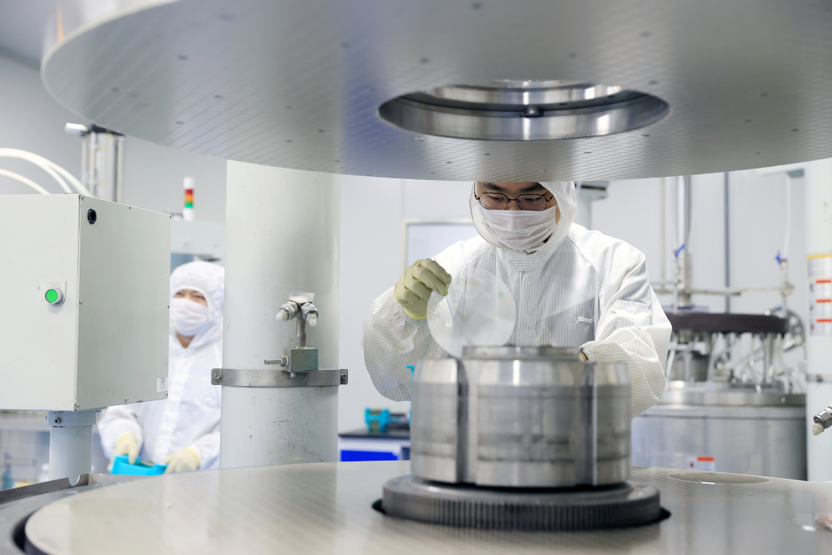 碳化硅外延生长设备,五代光伏单晶炉已签订3500台订单