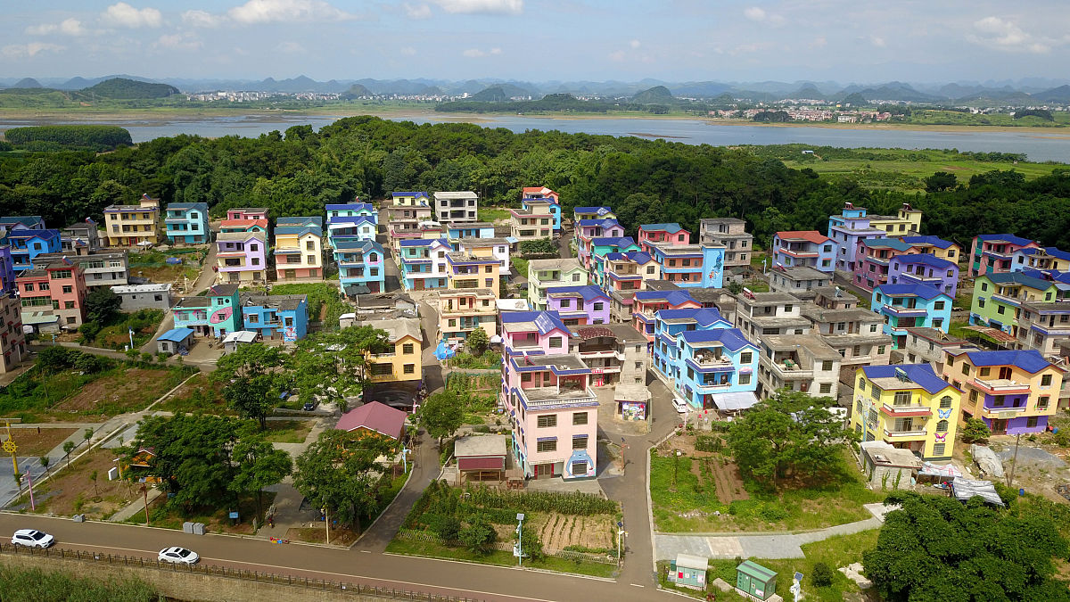 5000多万元打造出来的广西网红七彩童话村,五一游富川虎头村