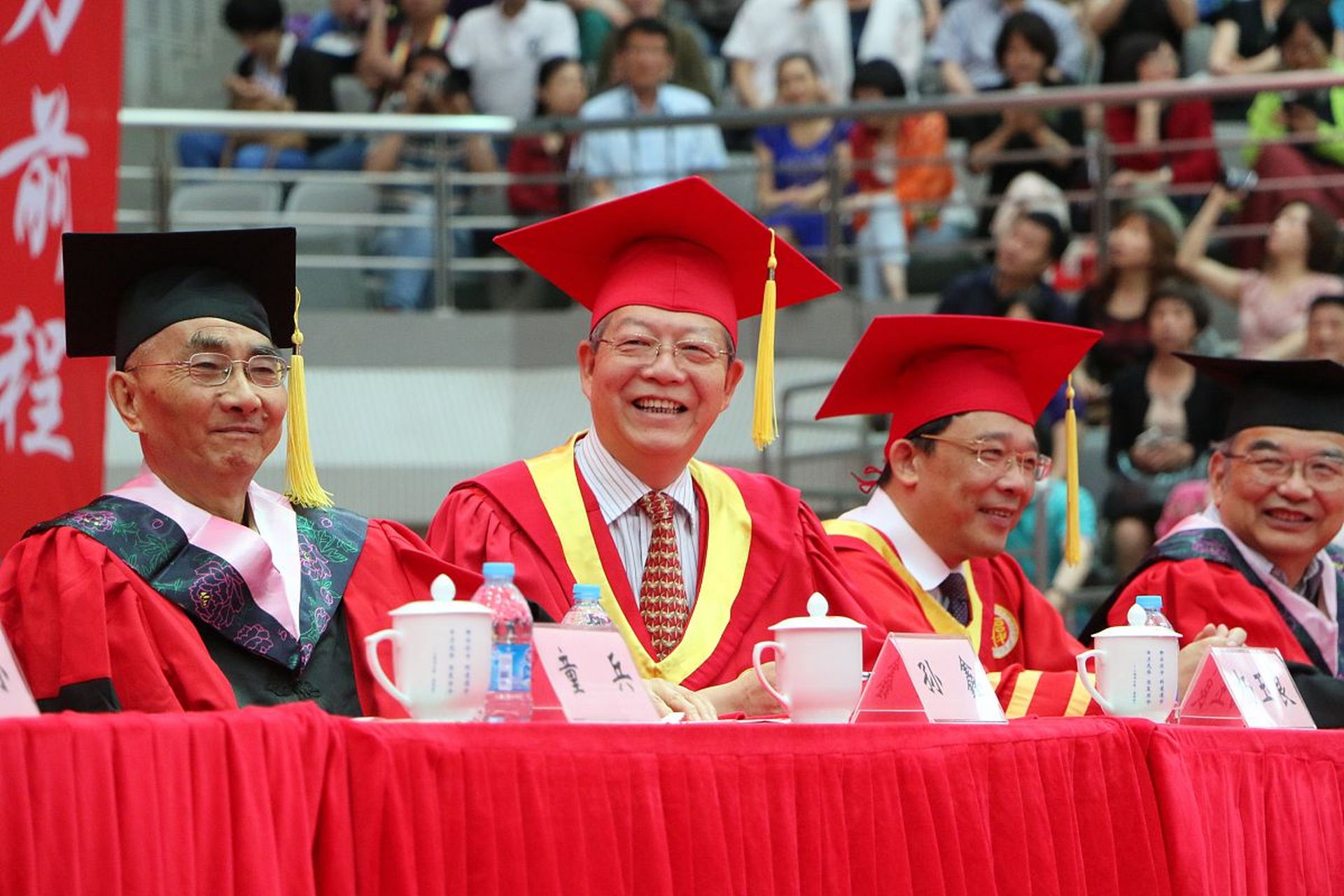 复旦大学,以其深厚的人文底蕴和自由的思想氛围著称.