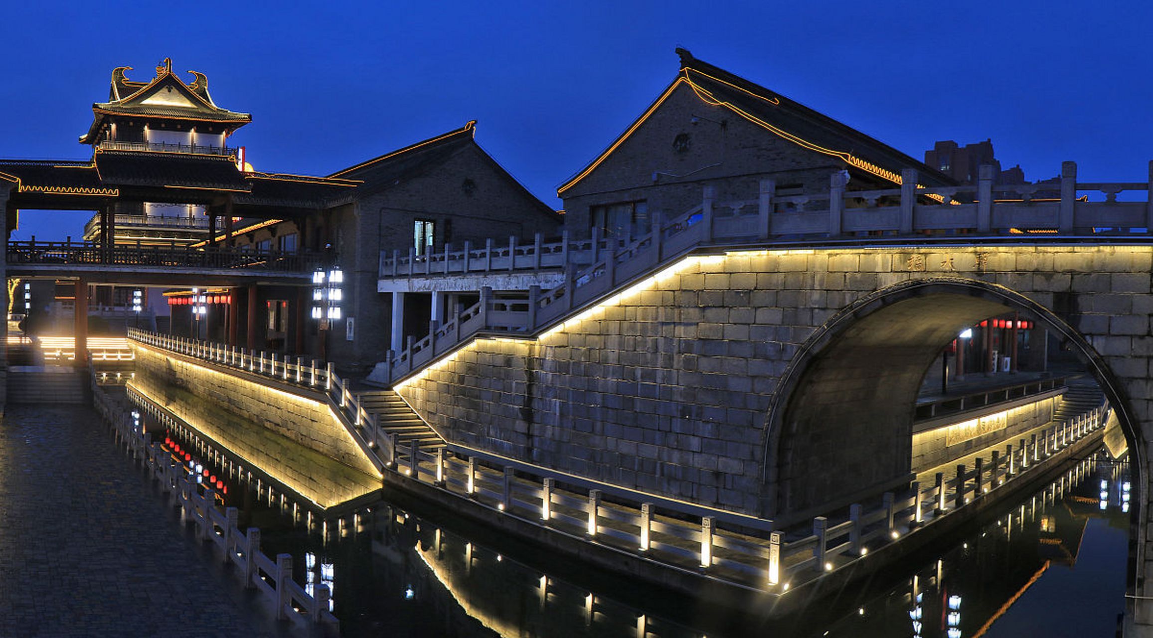 盐镇水街是江苏盐城的一处旅游景点,拥有古建筑风格,丰富的民俗文化和