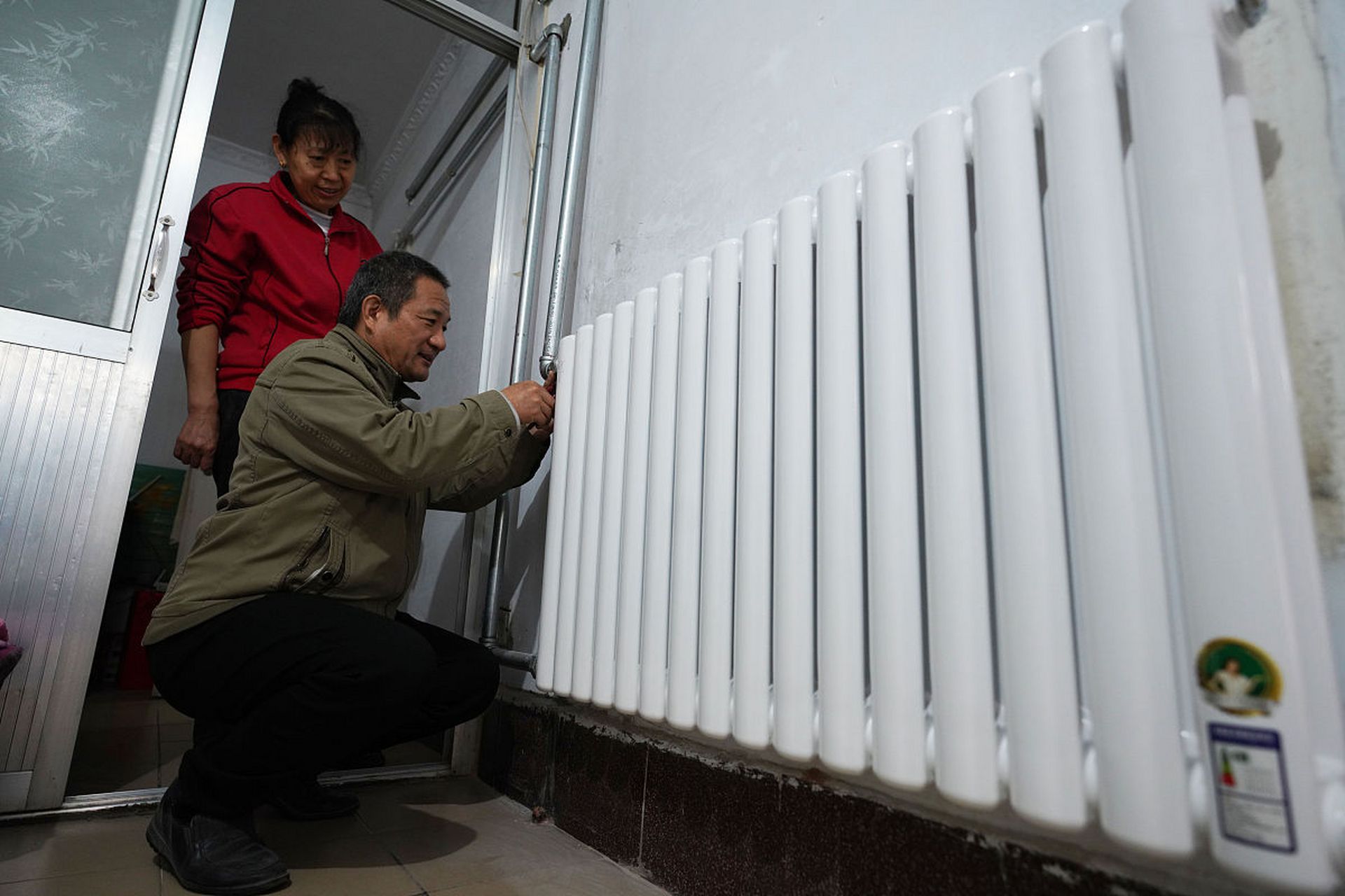 供暖后,空气变得干燥,我们的身体也容易失去水分.