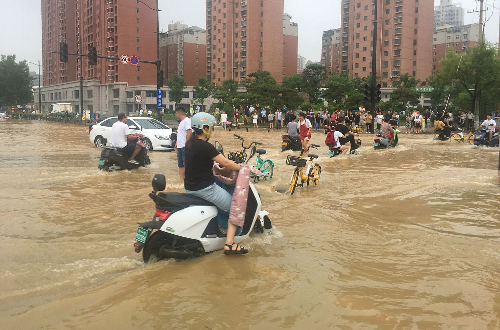河北涿州洪水 近日,一场突如其来的特大暴雨袭击了华北地区,给河北