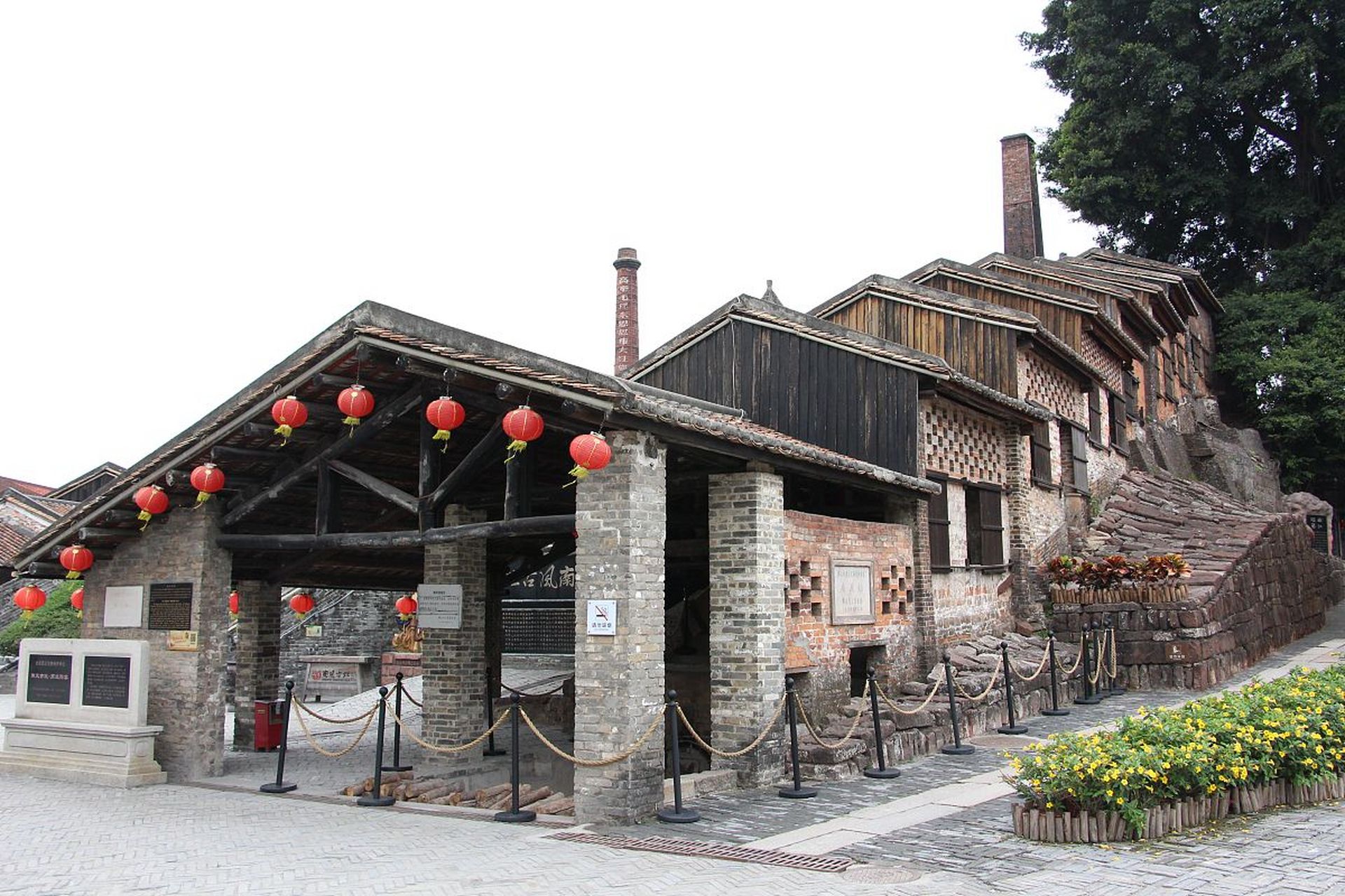 高灶陶窑景区旅游攻略  一,玩在古灶  南风古灶和高灶陶窑,是佛山陶瓷