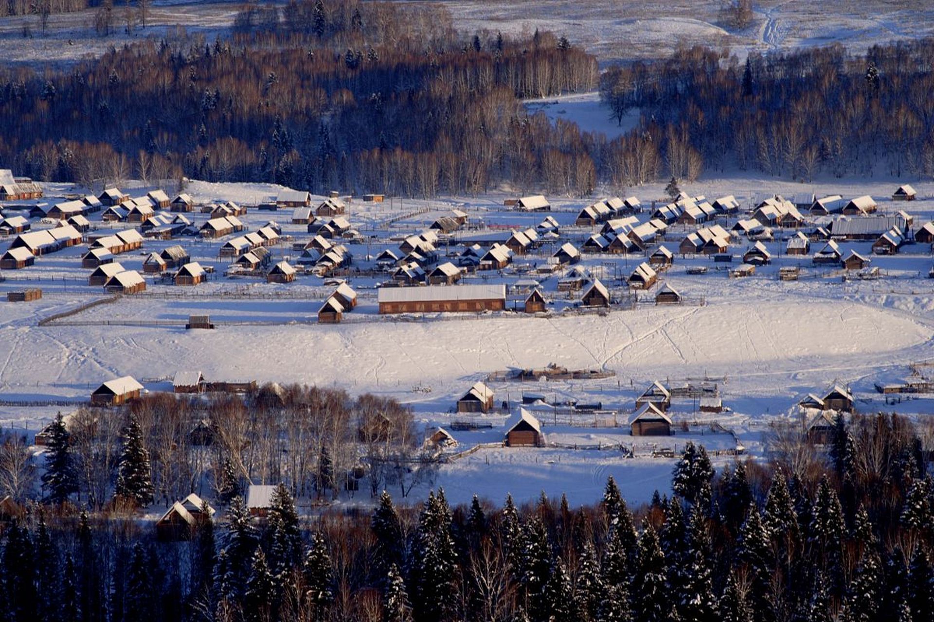 这里是黑龙江的源头,人烟稀少,只有少数村民居住.