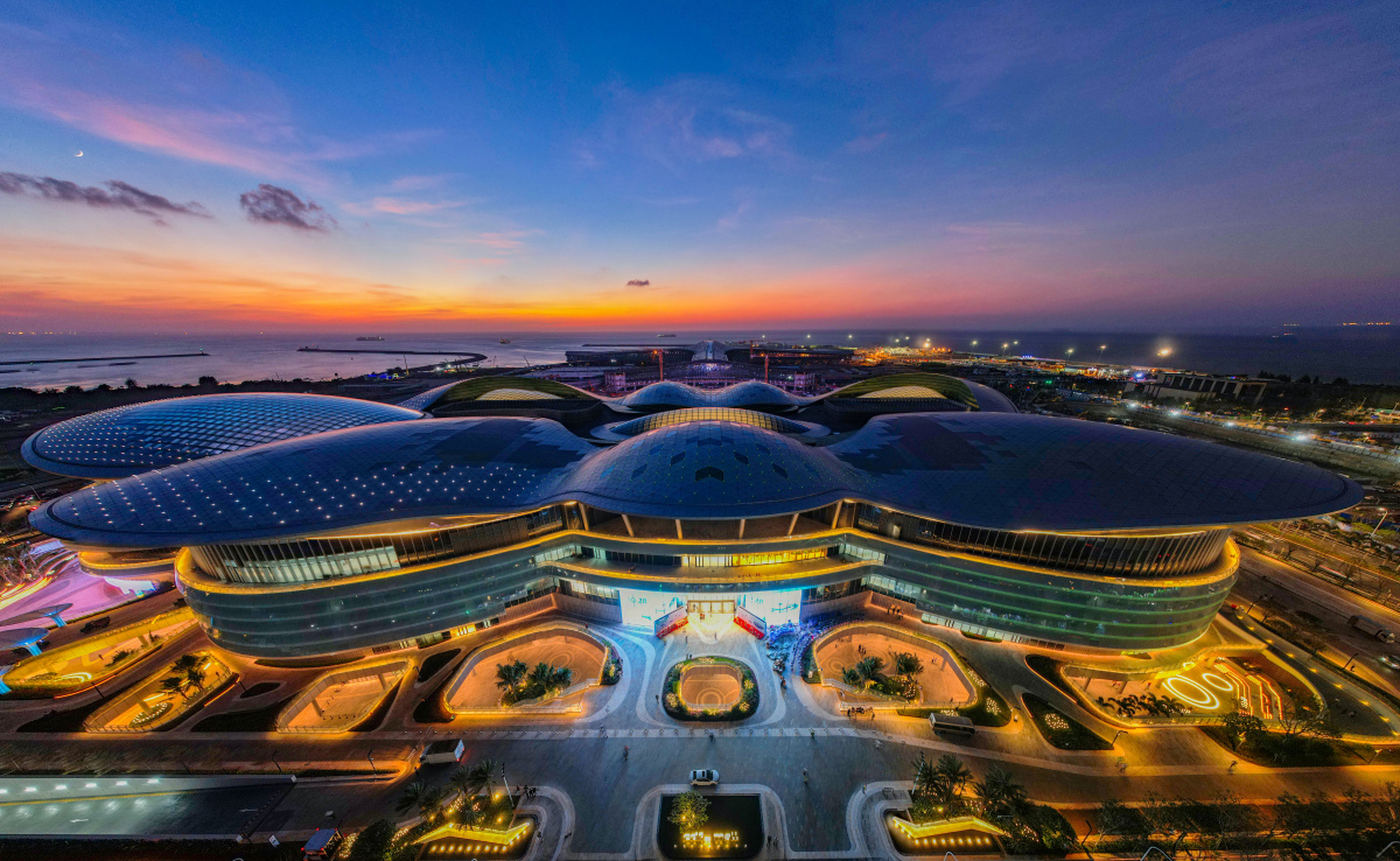 国家会展中心(上海),一个宏伟的建筑.