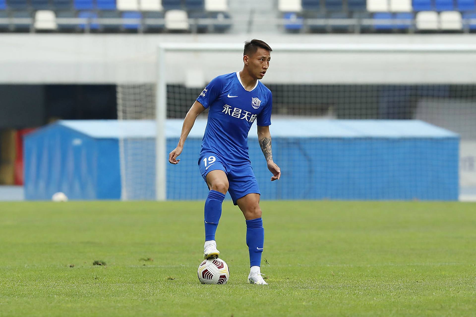 足协罚单:沧州雄狮队晏紫豪被追加禁赛5场罚款5万  中国足协开出罚单