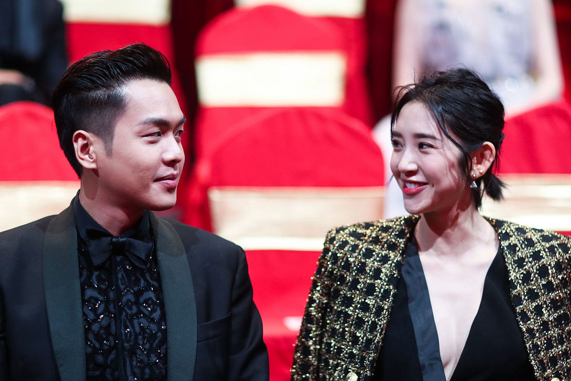 张若昀和唐艺昕拍双人杂志好甜#  1,张若昀唐艺昕合体拍写真,菲妻