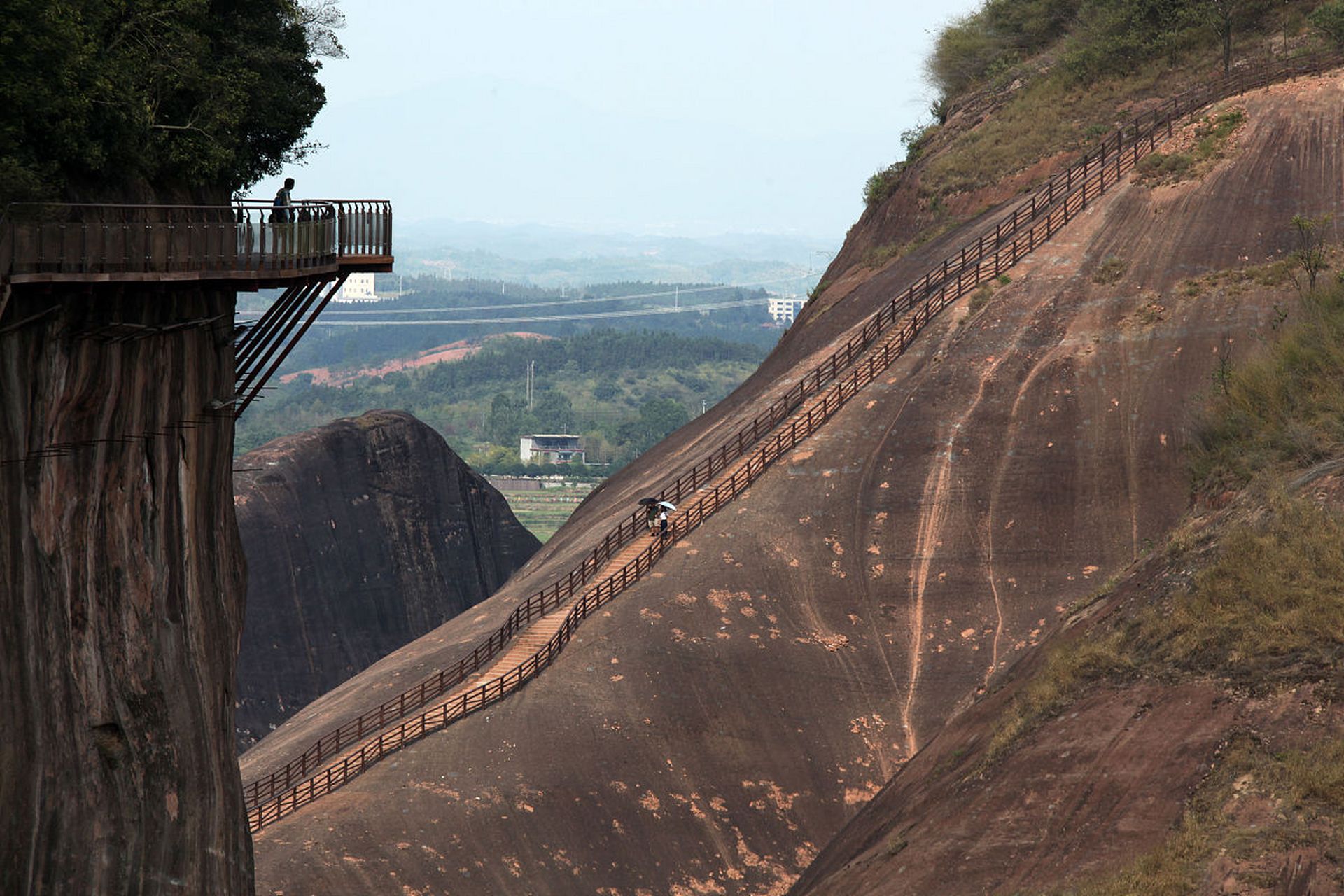 高椅岭攻略 1,高椅岭风景区是一个以险,奇,美为主要特点的天然原生态