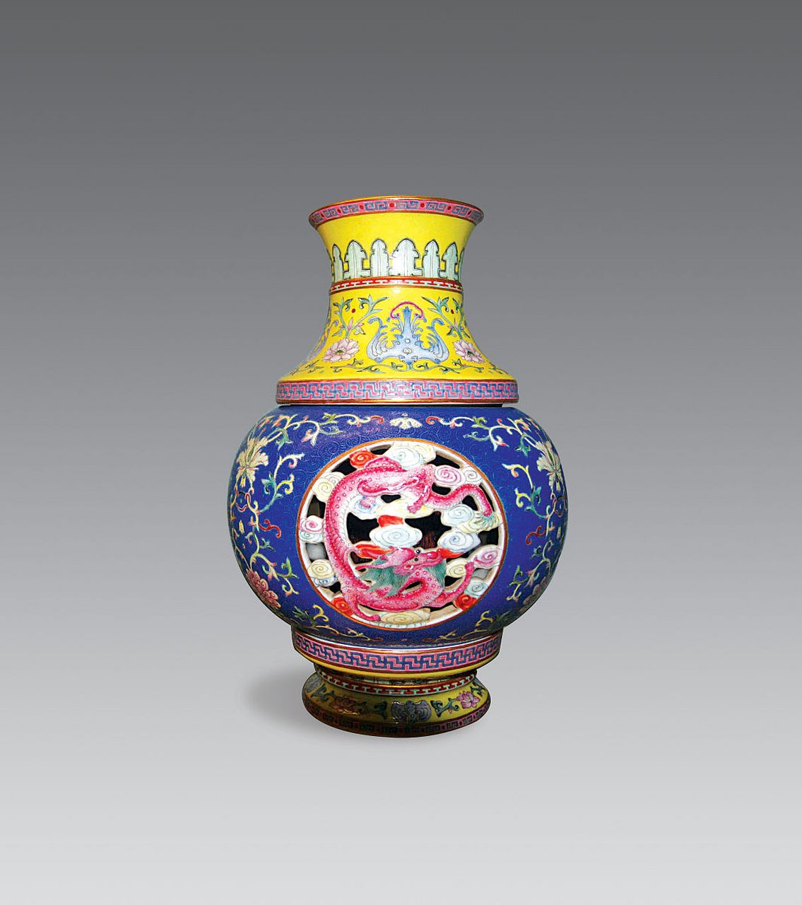 古代瓷器中的特殊器型设计巧妙,工艺精湛,如公道杯,诸葛壶,倒流壶和转