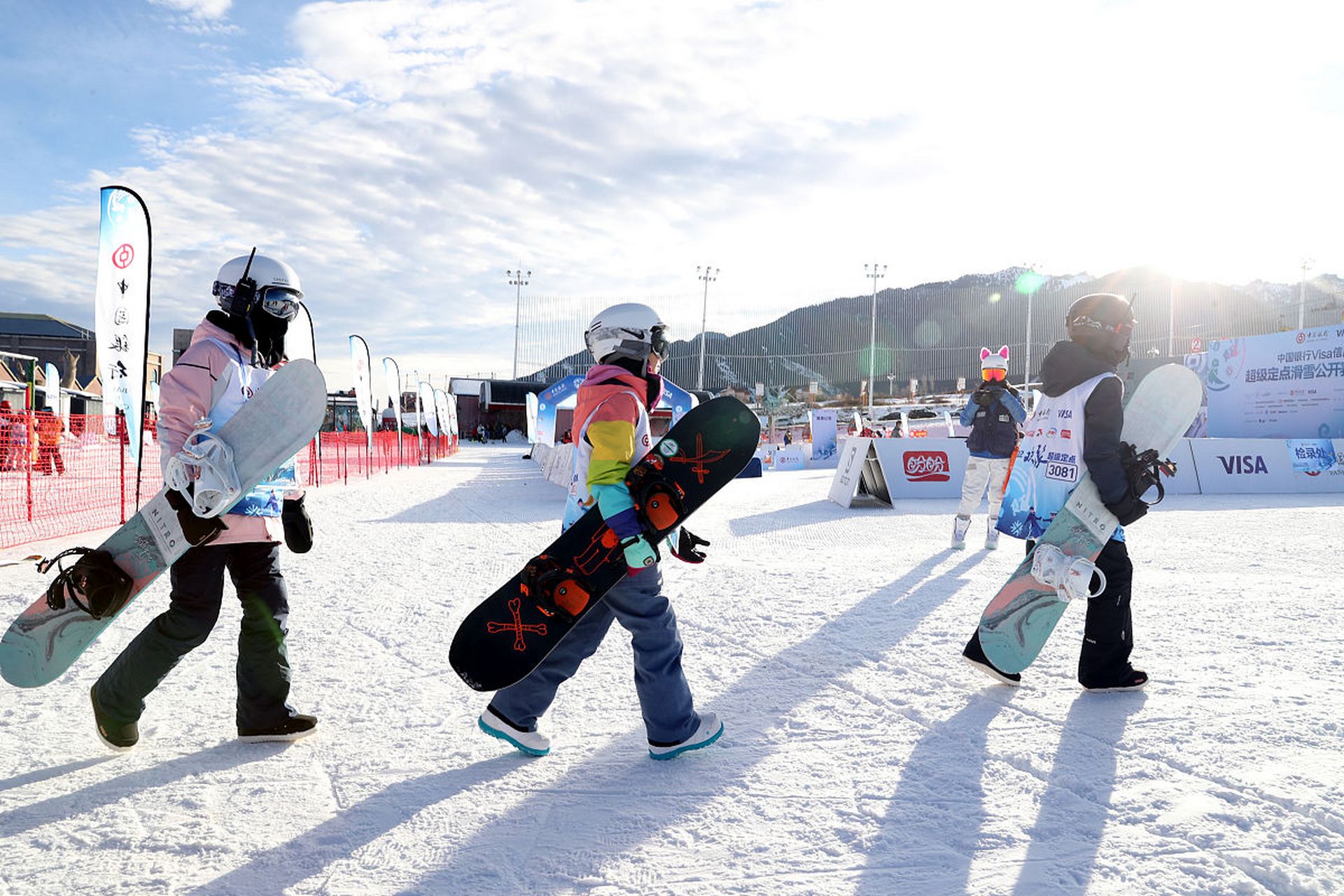 天津的冰雪运动非常发达,在冬天可以尝试滑冰,滑雪等运动项目.#滑雪