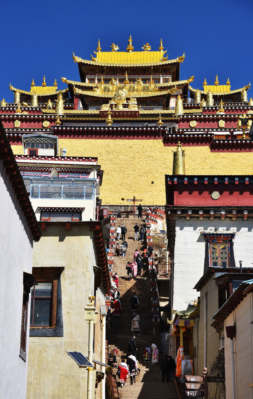 噶丹·松赞林寺,云南香格里拉的藏传佛教圣地和藏族文化殿堂!