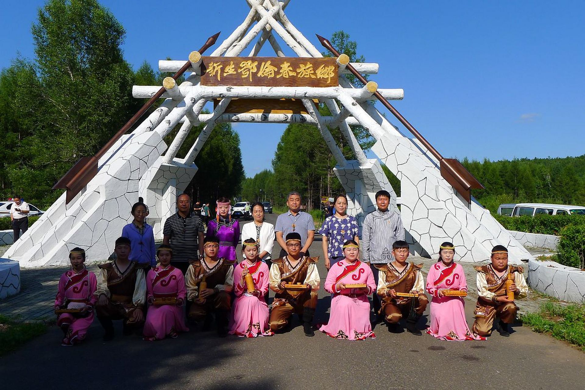 吉林省东丰县的寒葱顶子山下扎兰芬民俗文化园,是您不可错过的目的地.